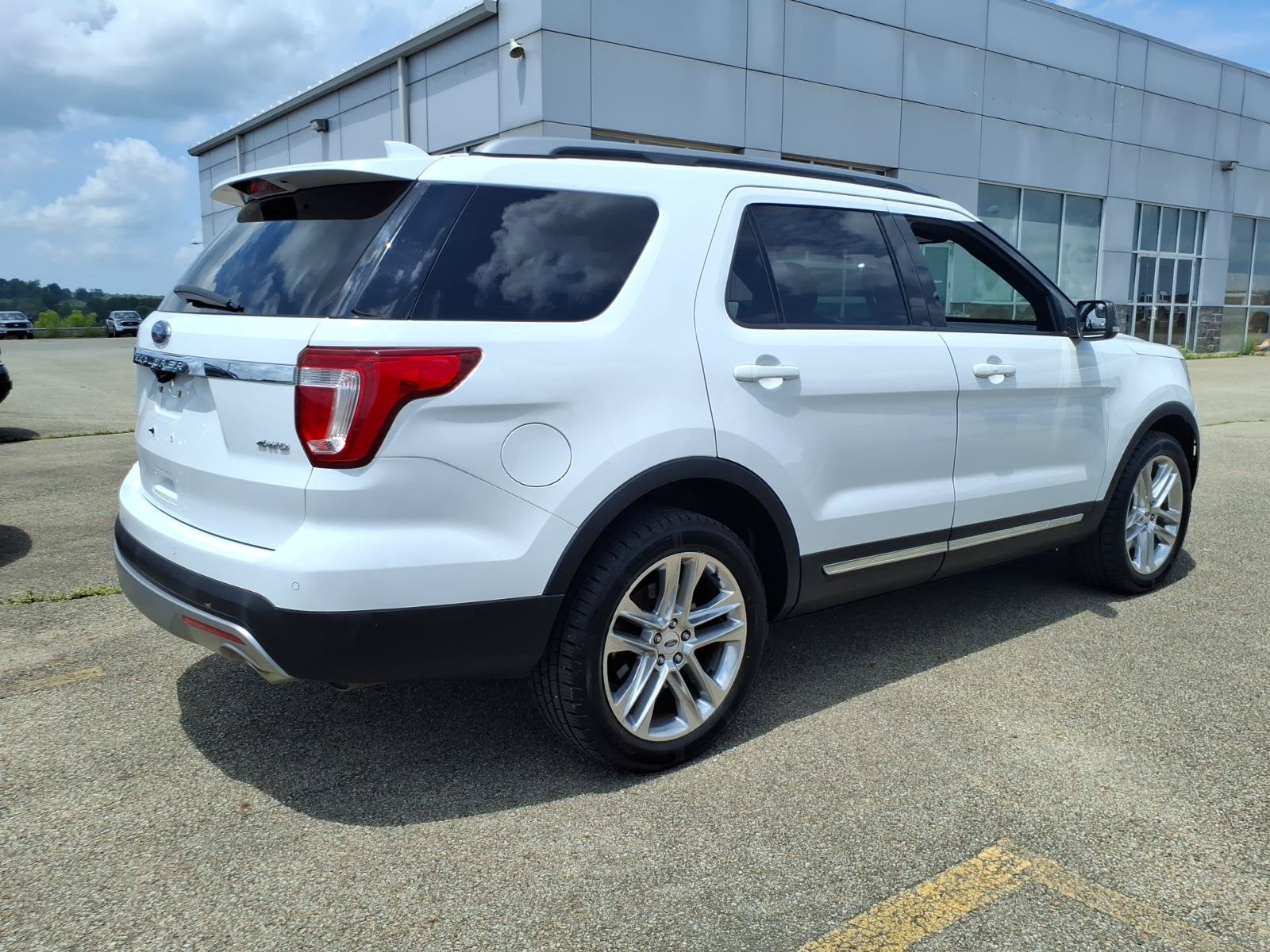Certified 2017 Ford Explorer XLT w/ Equipment Group 201A AWD/4WD image 5