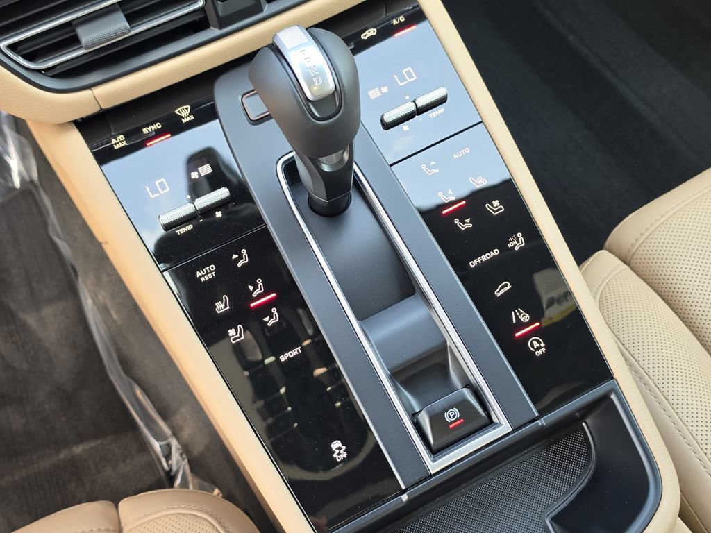 New 2026 Porsche Macan AWD/4WD image 24