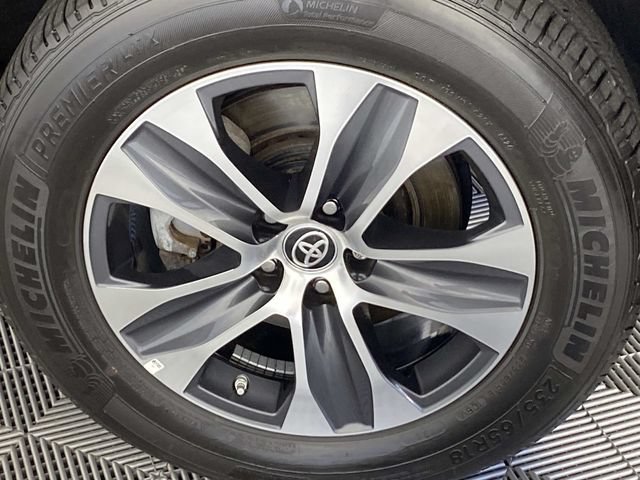 Used 2024 Toyota Highlander XLE AWD/4WD image 27