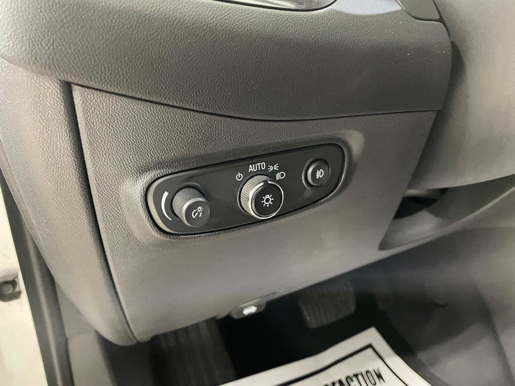 Used 2021 Chevrolet Equinox Premier image 32