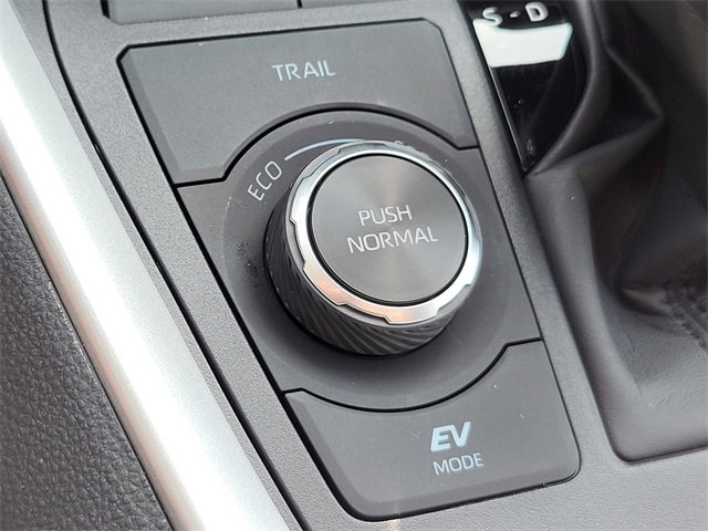 Used 2025 Toyota RAV4 XLE image 28