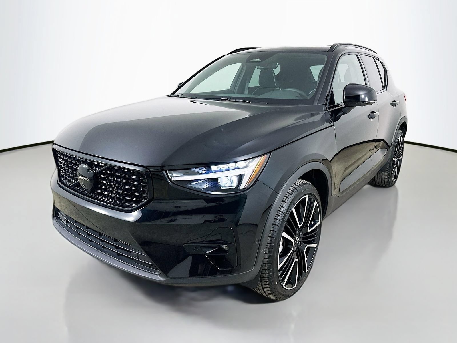 New 2026 Volvo XC40 B5 Ultra w/ Protection Package Premier AWD/4WD video 1