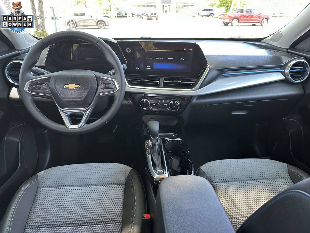 Used 2024 Chevrolet Trax LT w/ Sunroof Package FWD image 12