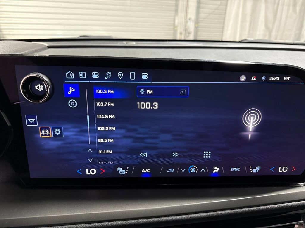 Used 2025 Chevrolet Traverse LT FWD image 34