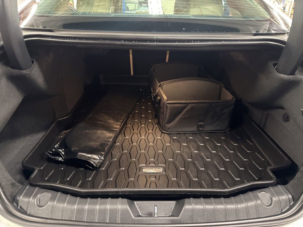 Used 2020 Jaguar XF Premium image 23