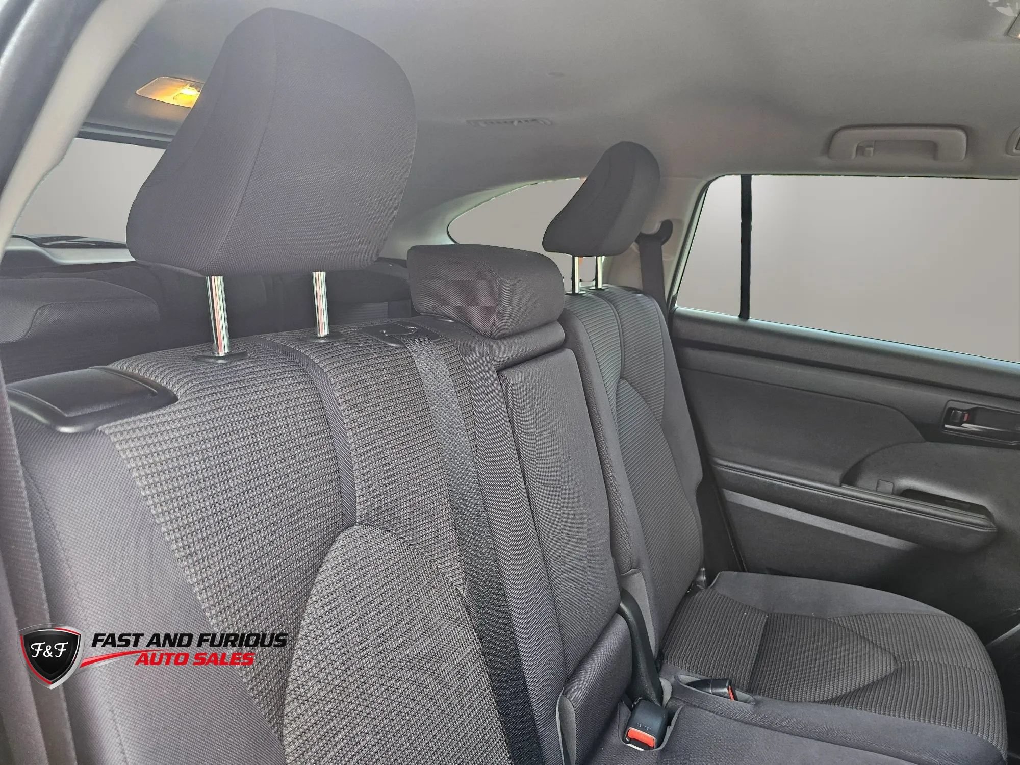 Used 2020 Toyota Highlander L AWD/4WD image 14