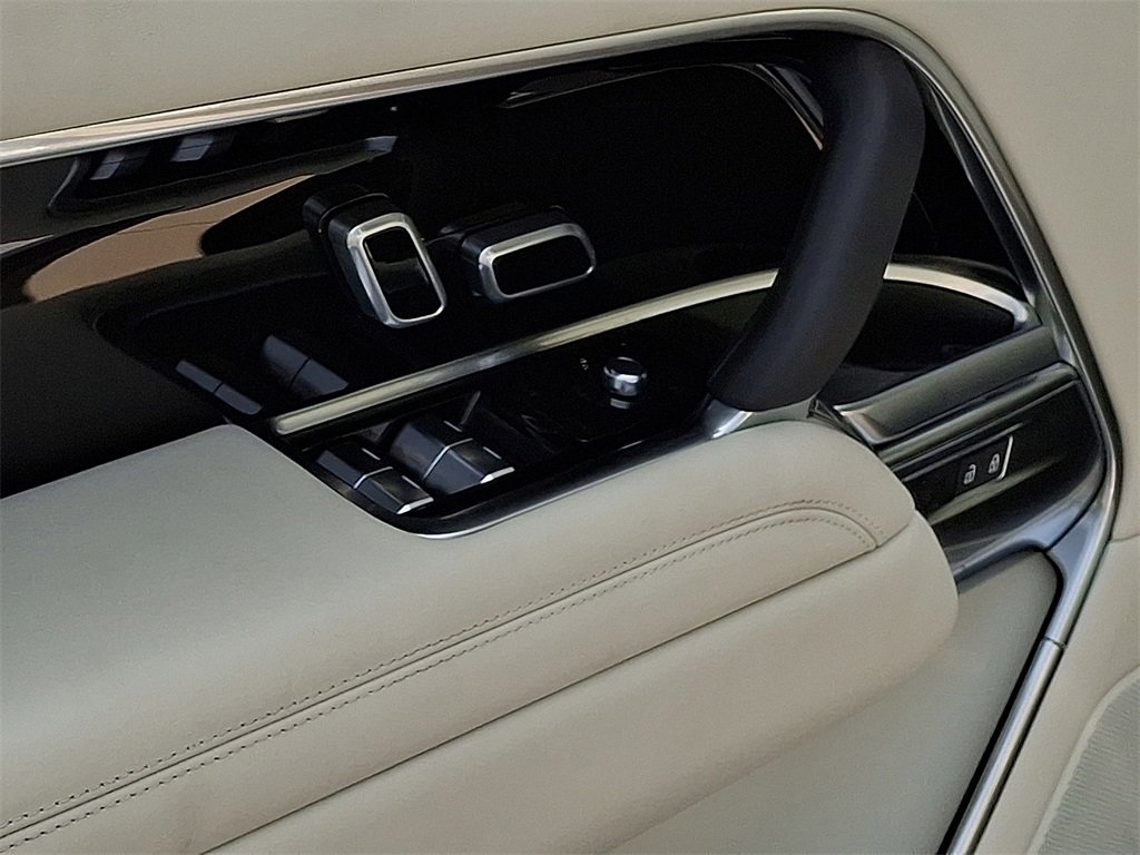 New 2025 Land Rover Range Rover SE image 10
