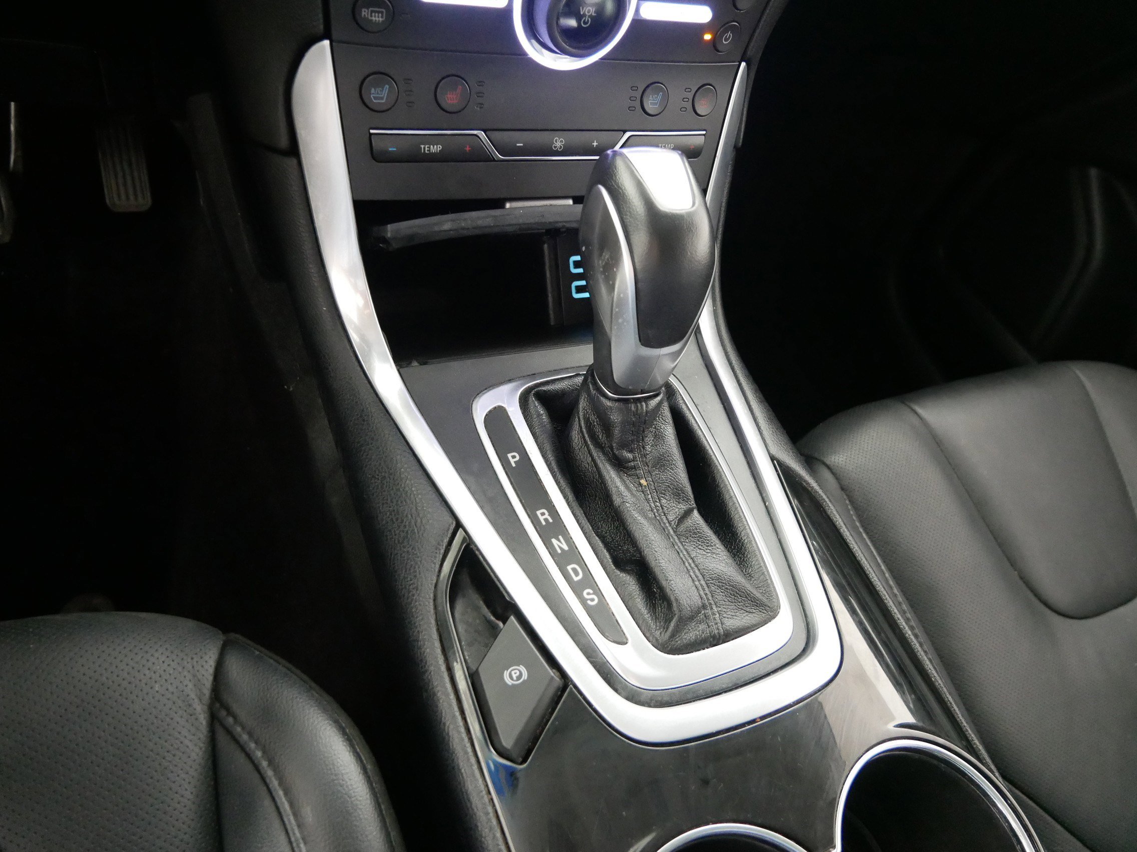 Used 2016 Ford Edge Titanium w/ Equipment Group 301A image 24