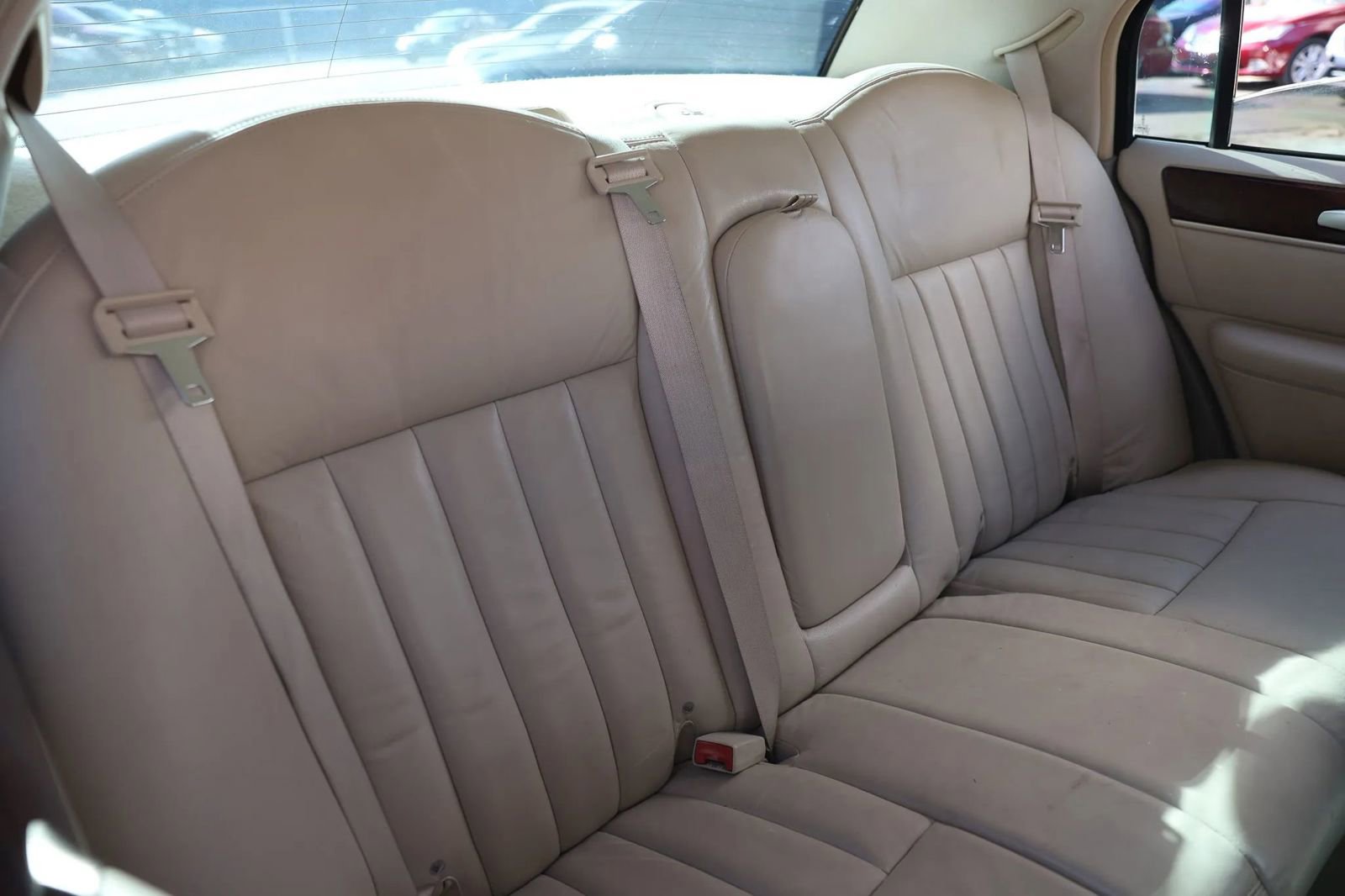Used 2003 Lincoln Town Car Executive image 16