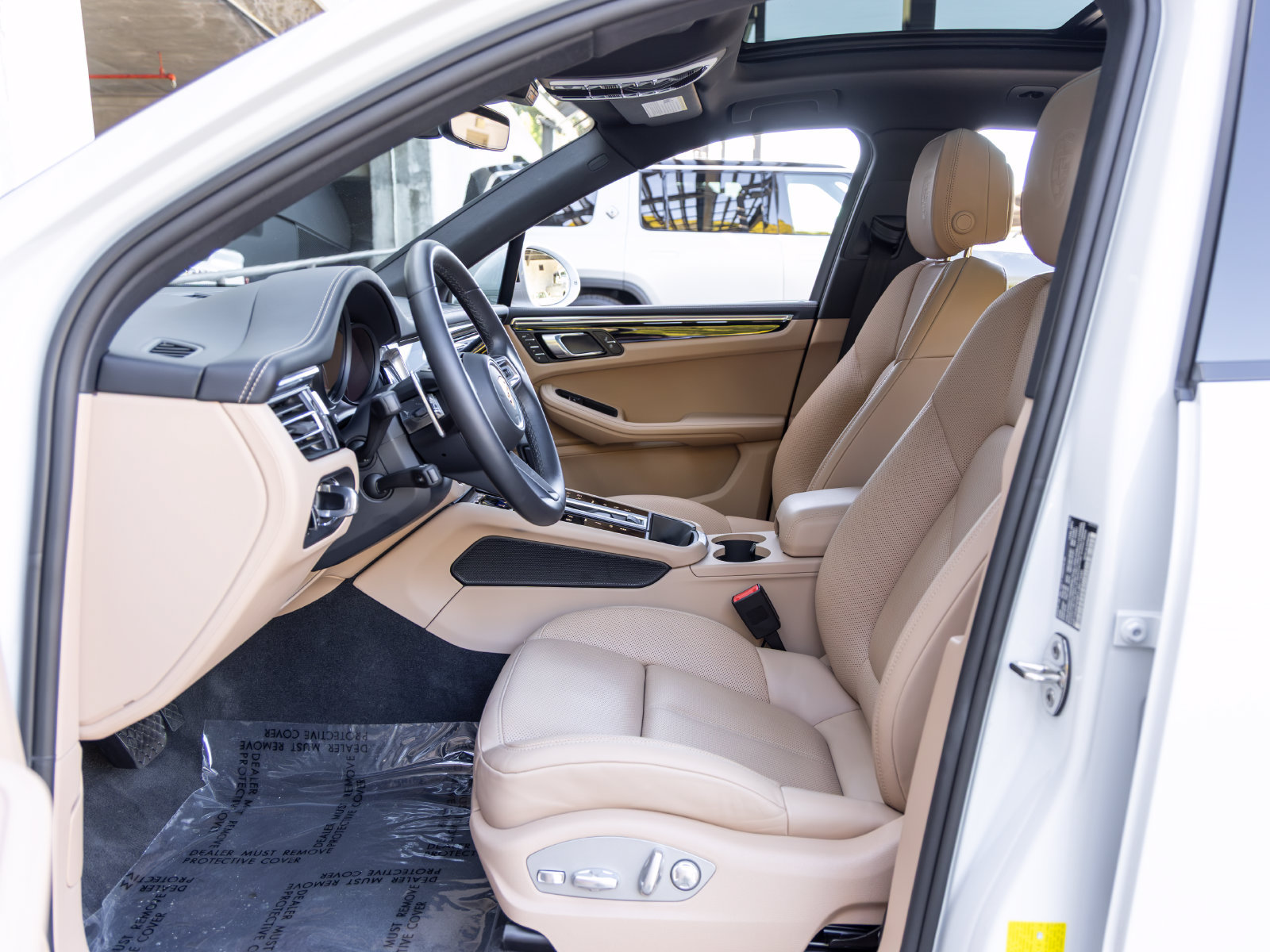 Certified 2026 Porsche Macan AWD/4WD image 26