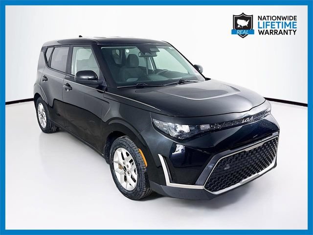 Used 2023 Kia Soul LX w/ LX Technology Package FWD image 1