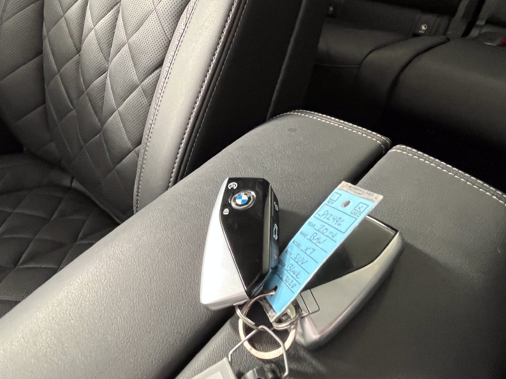 Used 2024 BMW X7 xDrive40i w/ M Sport Package AWD/4WD image 32