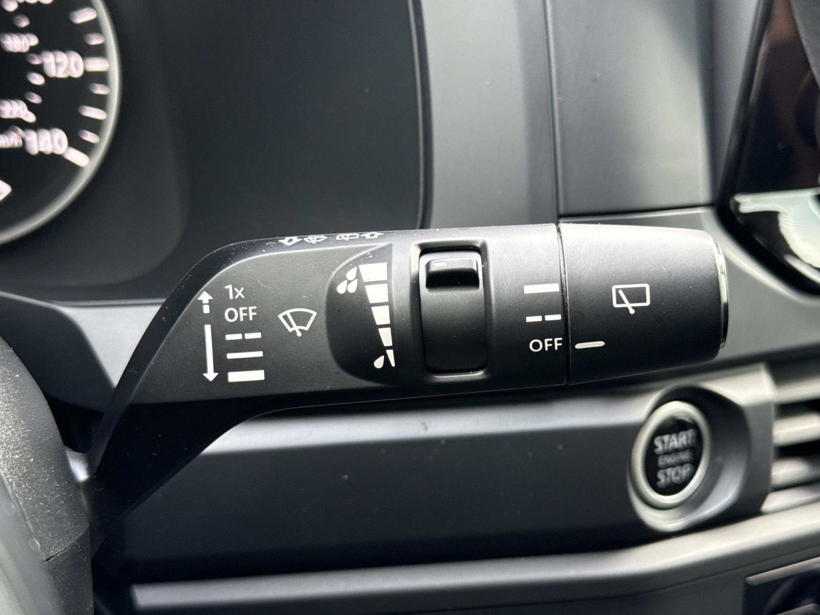 Used 2024 Nissan Pathfinder S image 10