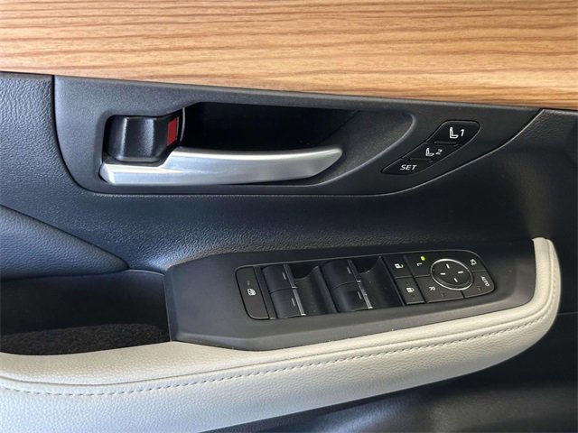 Used 2024 Toyota Grand Highlander AWD image 23