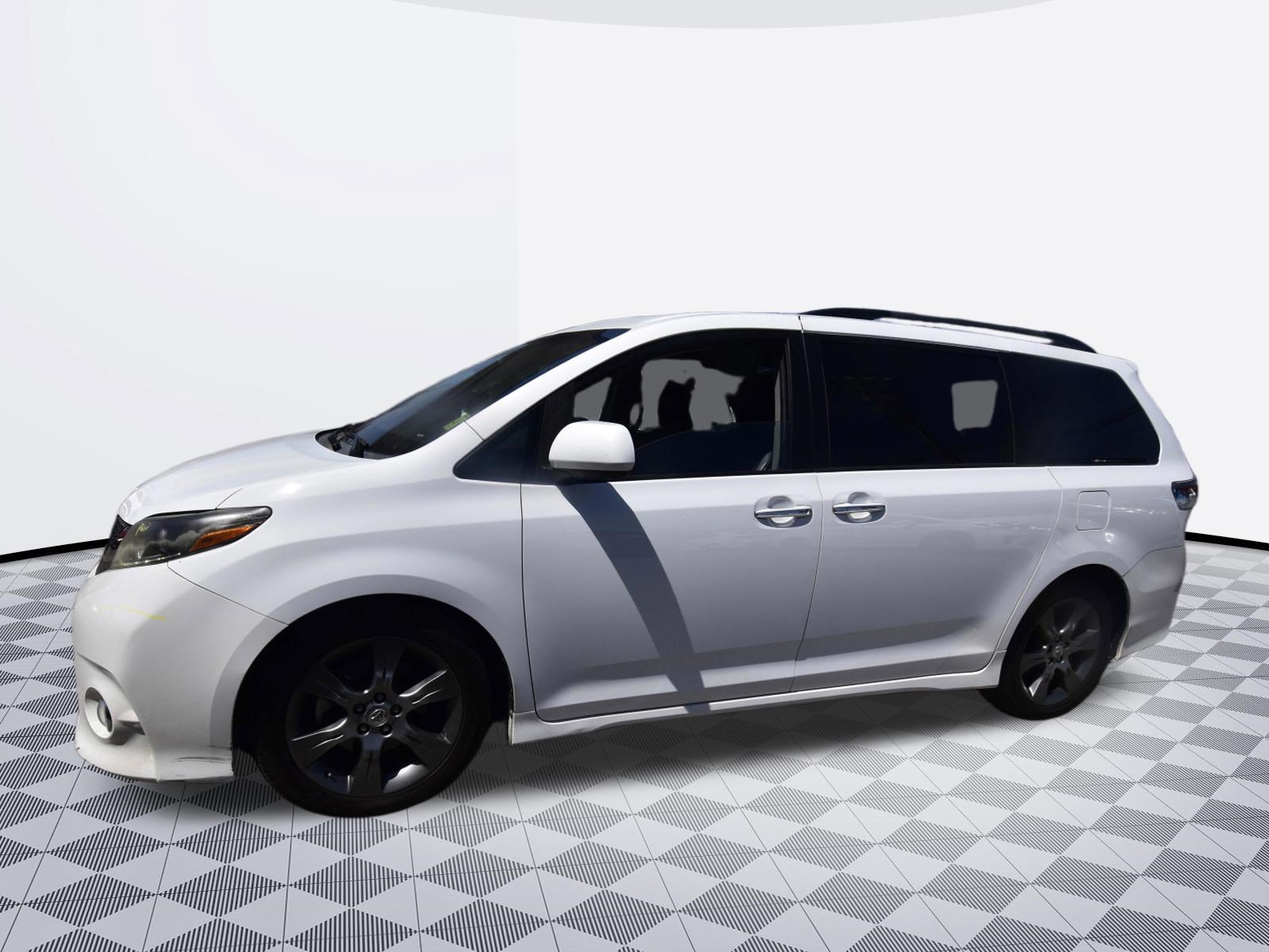 Used 2015 Toyota Sienna SE Premium FWD image 6