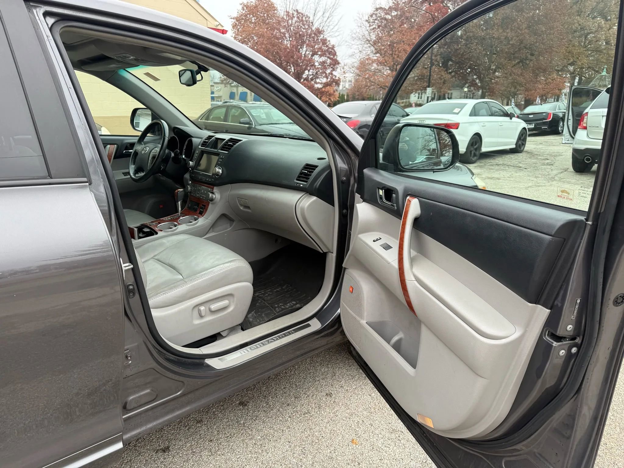 Used 2010 Toyota Highlander Limited image 18