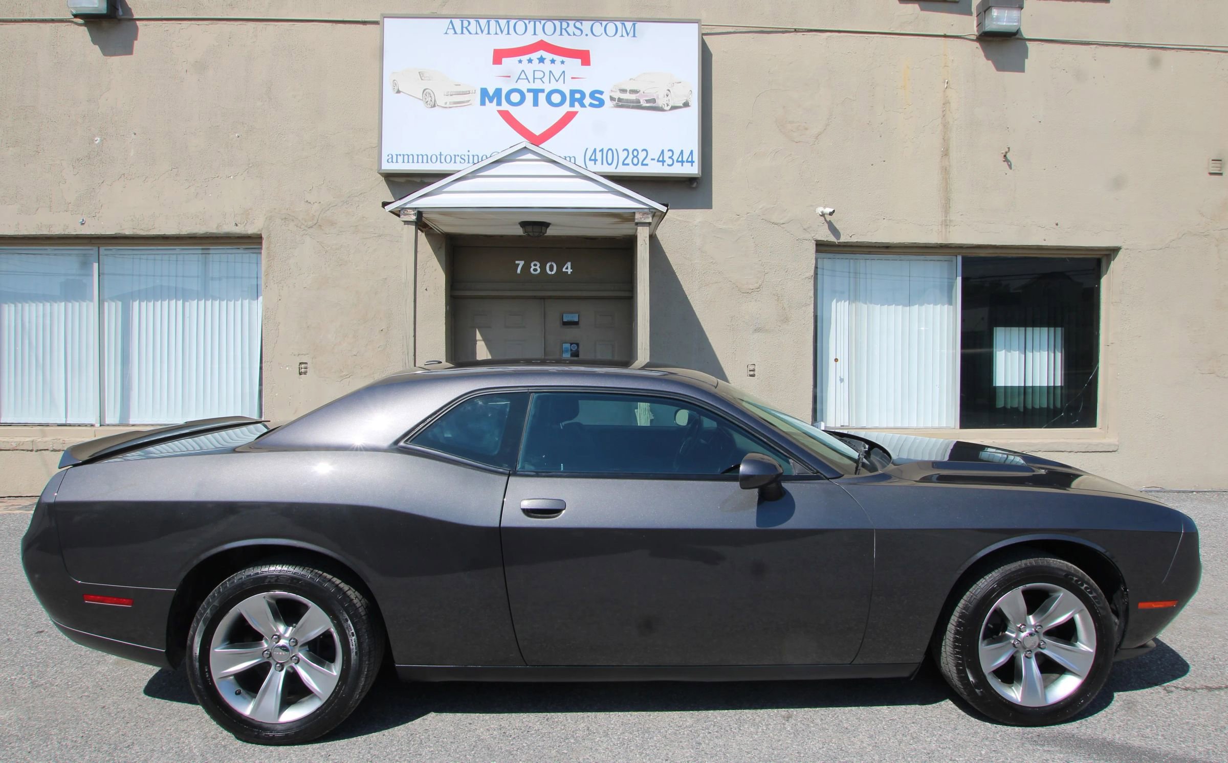 Used 2018 Dodge Challenger SXT RWD image 4
