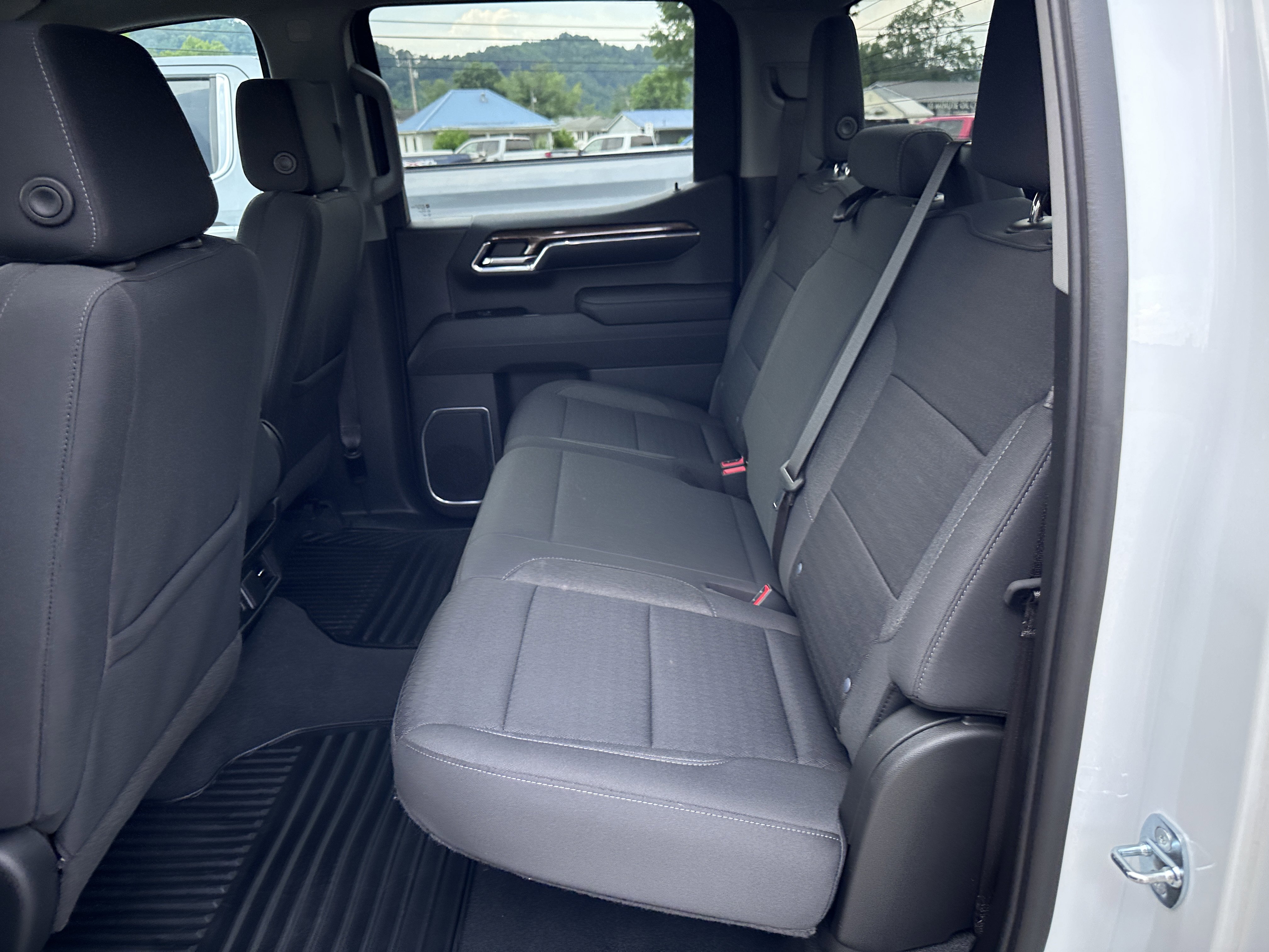 Used 2023 Chevrolet Silverado 1500 LT AWD/4WD image 12