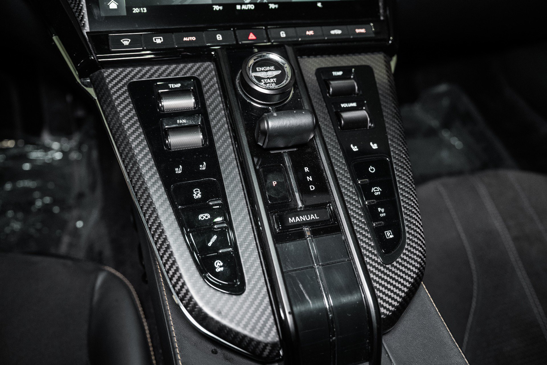 Used 2025 Aston Martin V8 Vantage Coupe RWD image 28