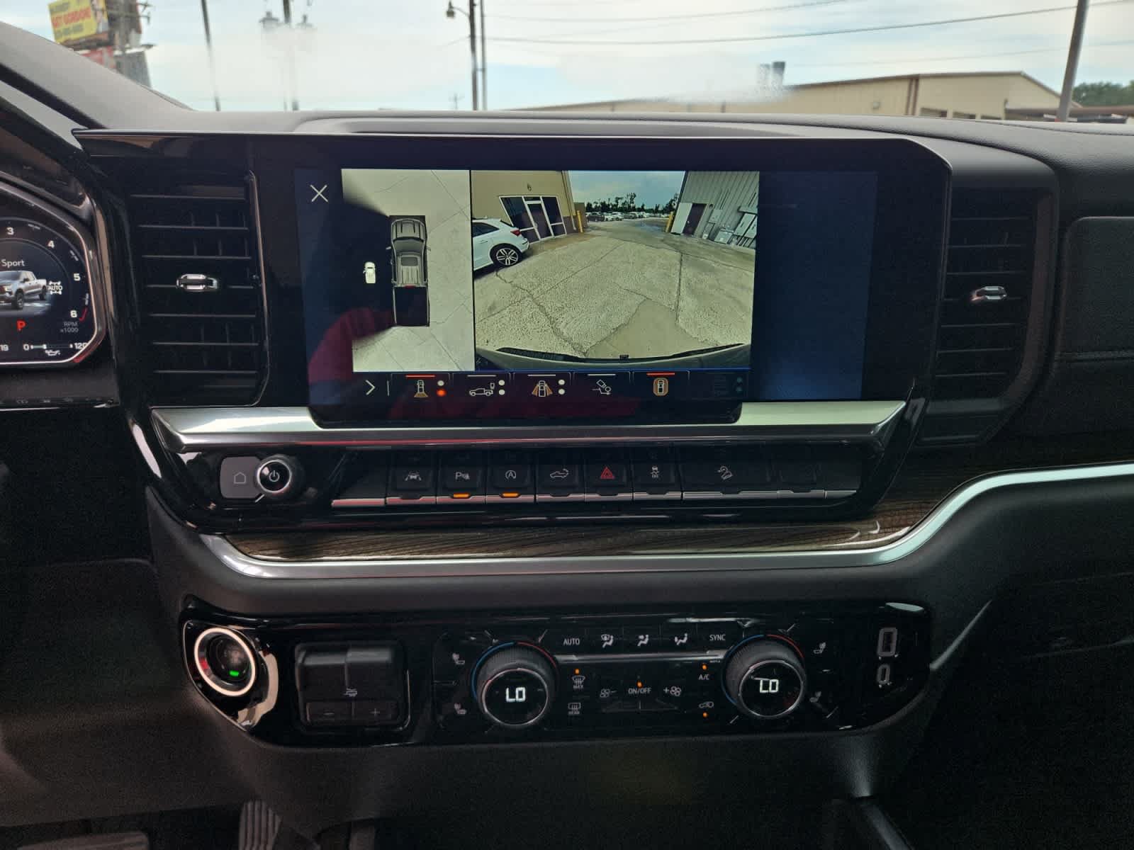 Used 2026 Chevrolet Silverado 1500 LT Trail Boss w/ LT Trail Boss Premium Package AWD/4WD image 18