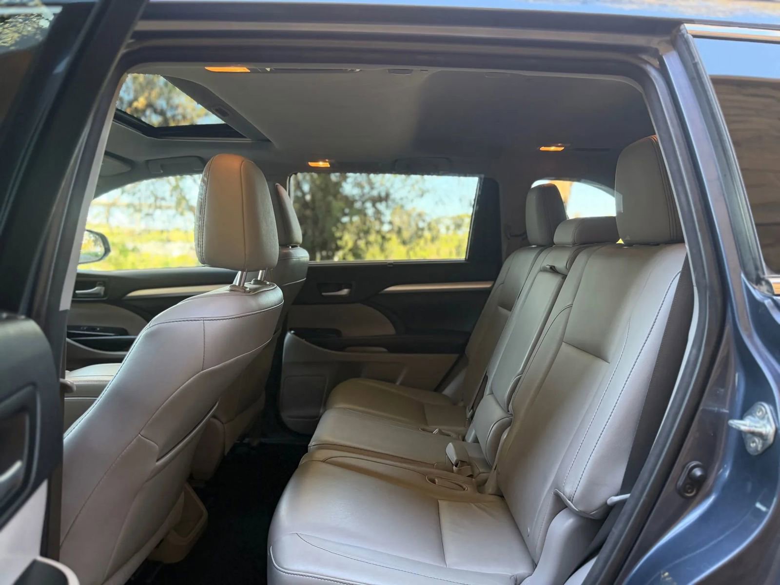 Used 2016 Toyota Highlander XLE AWD/4WD image 25