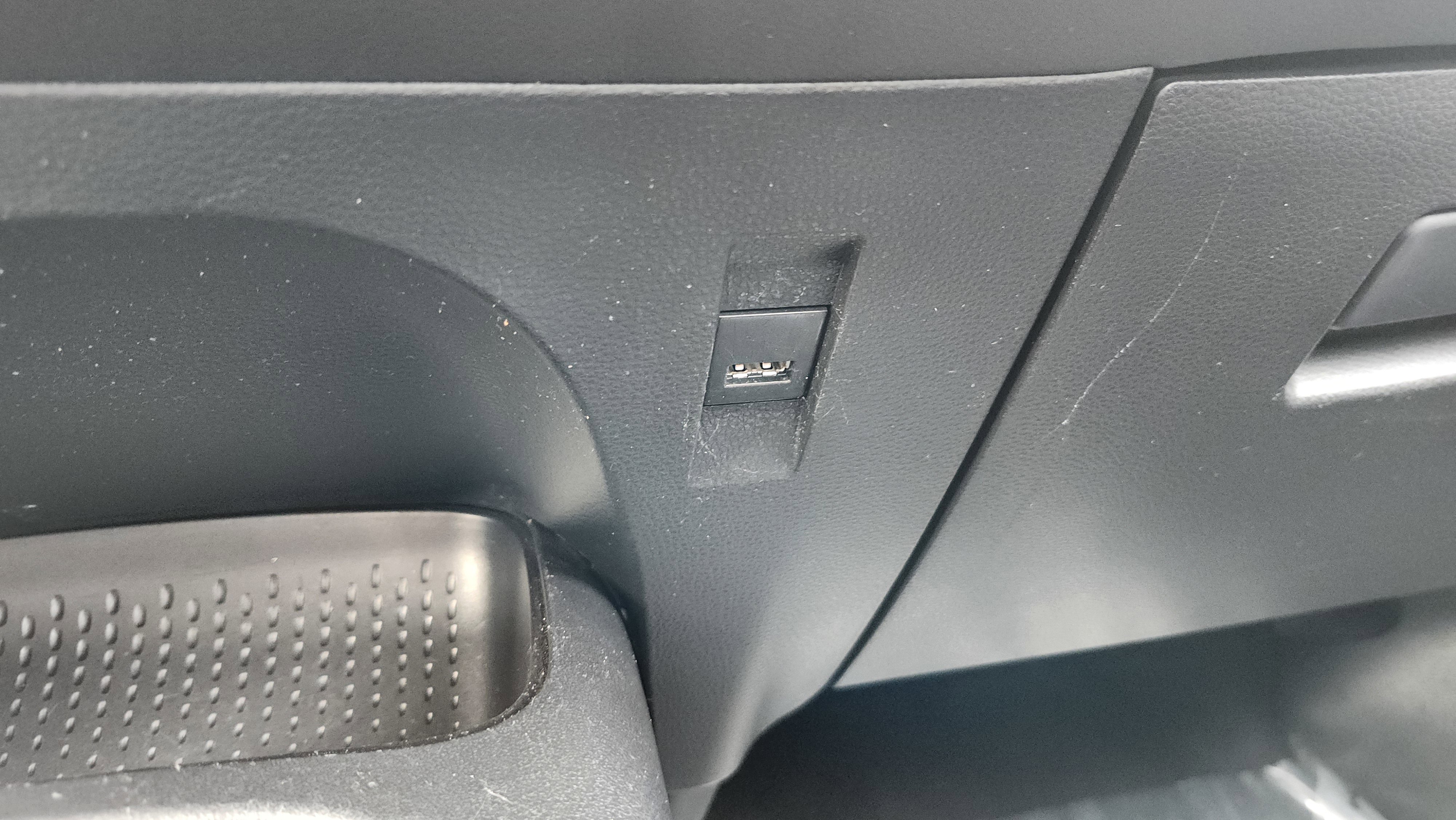 Used 2022 Toyota Corolla LE image 6