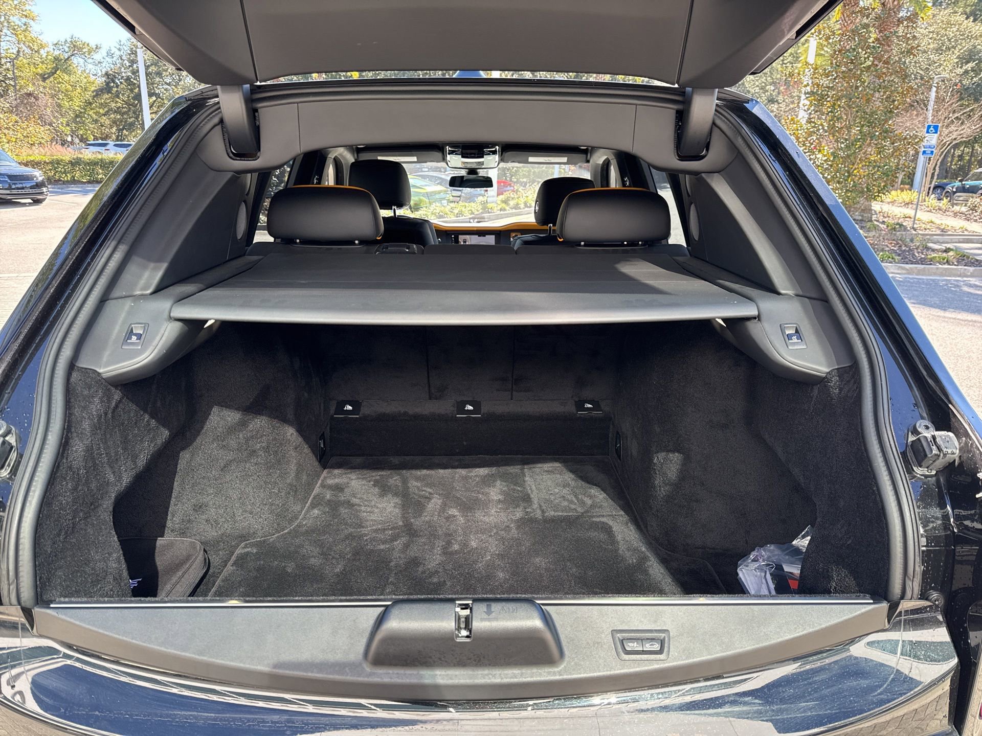 Used 2022 Rolls-Royce Cullinan image 27