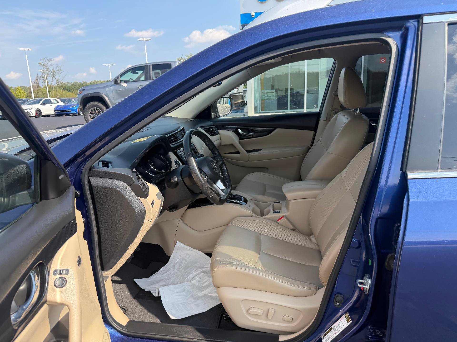 Used 2018 Nissan Rogue SL w/ Premium Package AWD/4WD image 17