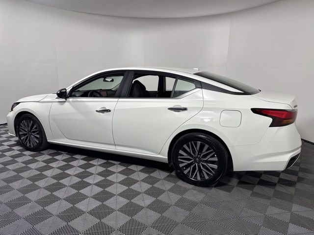 Used 2025 Nissan Altima 2.5 SV image 4