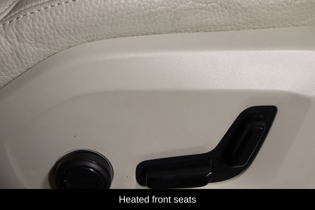 Used 2021 Volvo XC60 T5 Momentum w/ Premium Package image 21