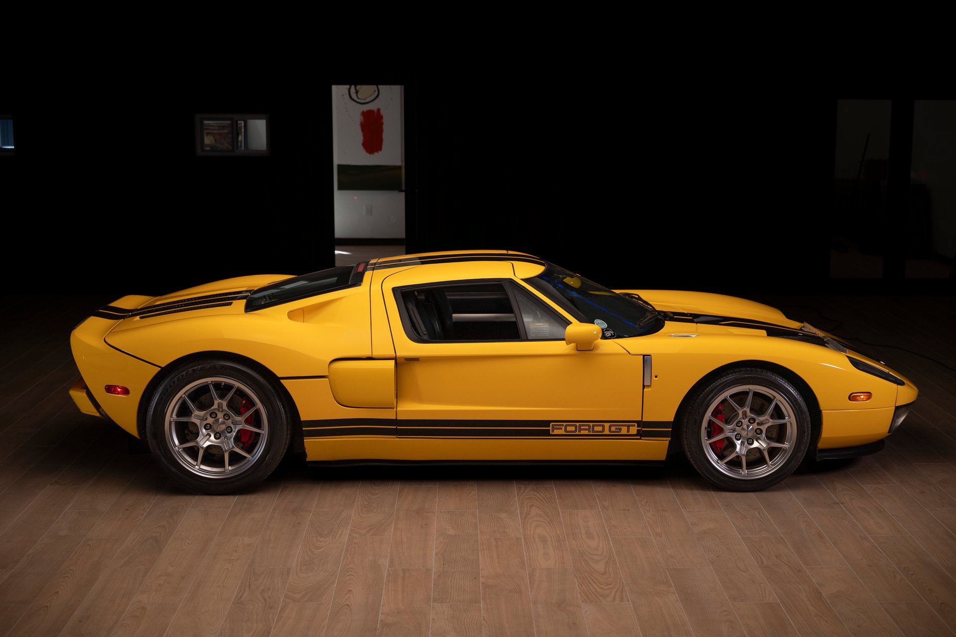 Used 2005 Ford GT RWD image 12