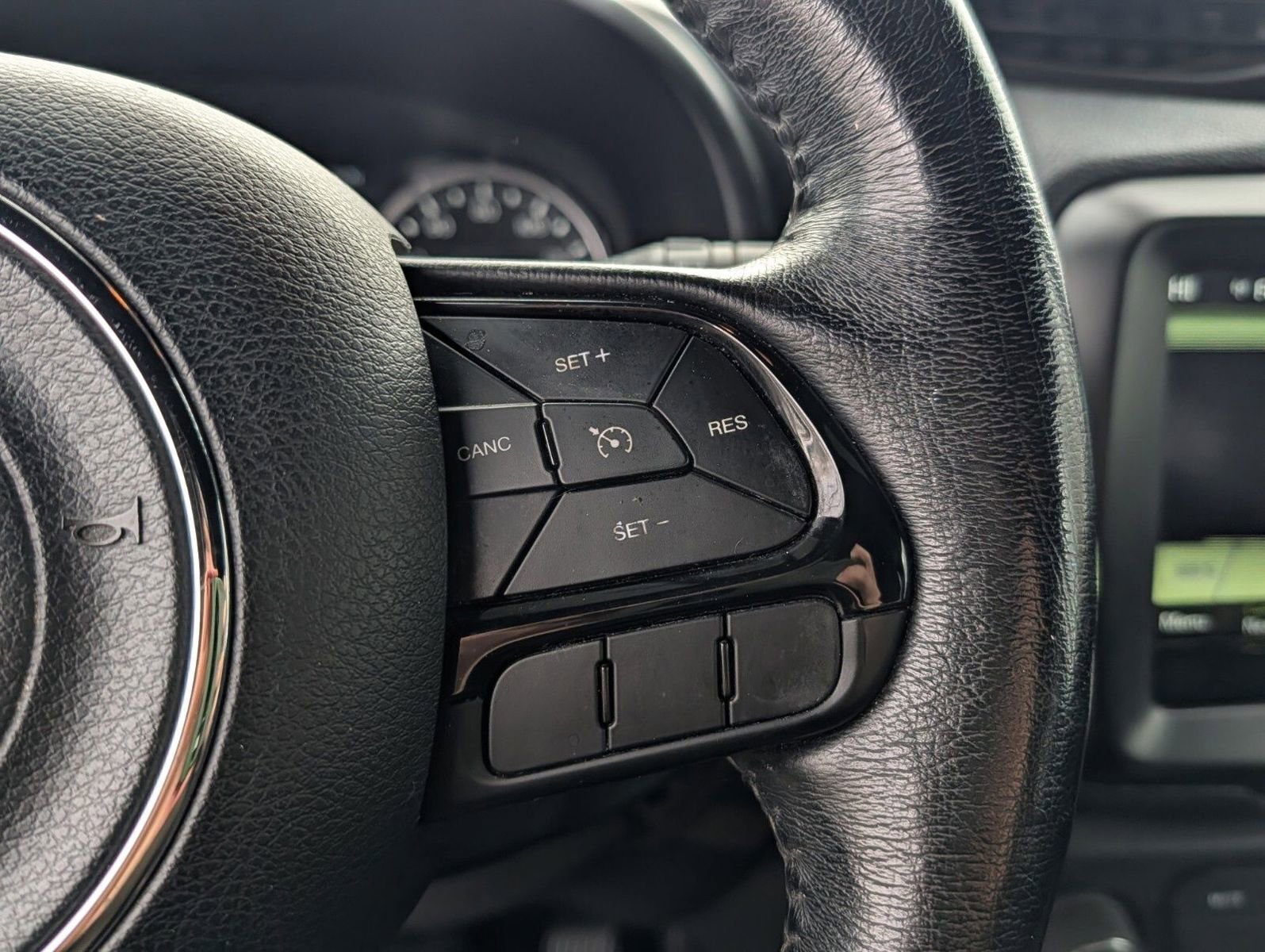 Used 2022 Jeep Renegade Altitude w/ Convenience Group image 28