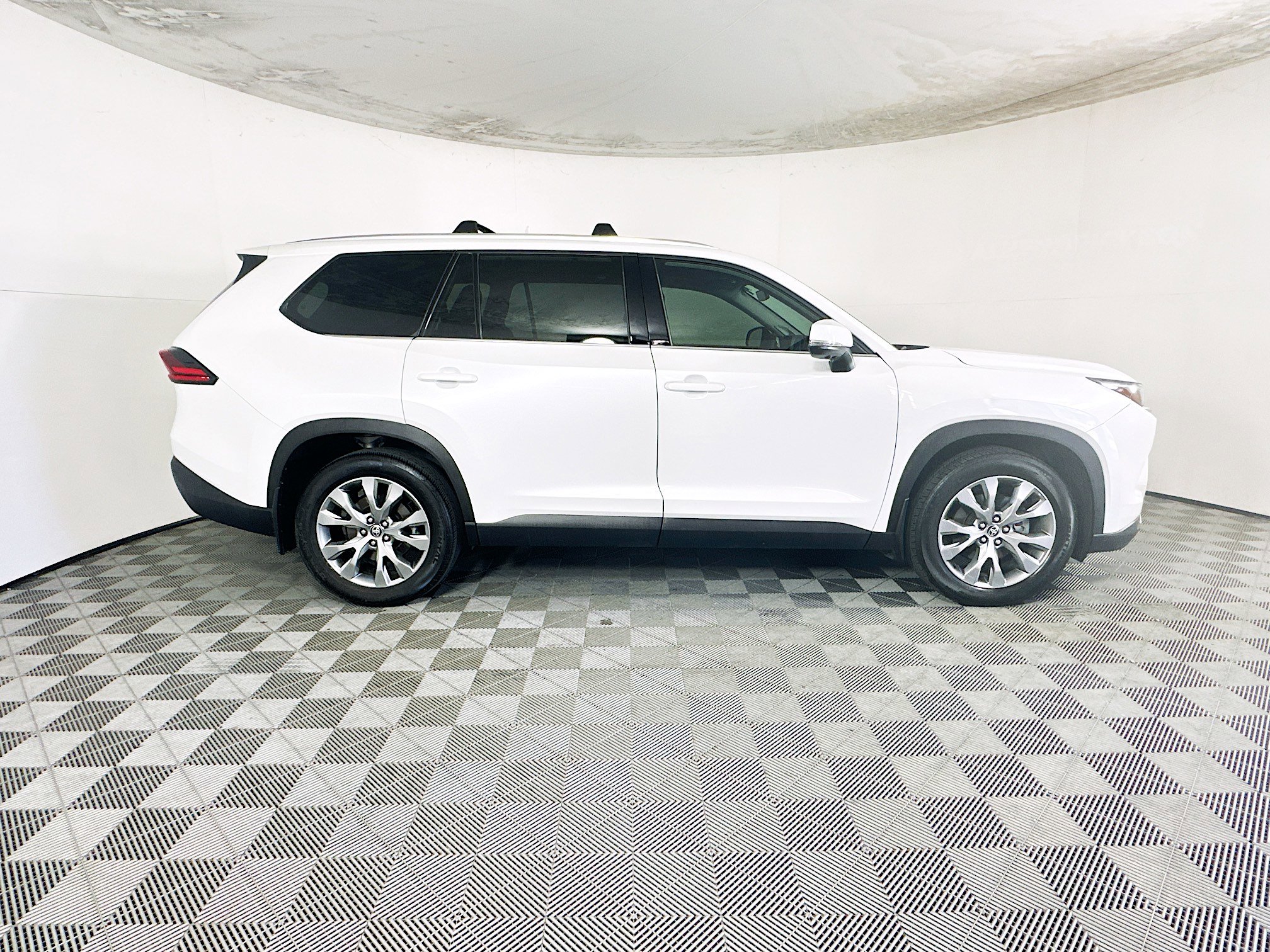 Used 2025 Toyota Grand Highlander AWD image 2