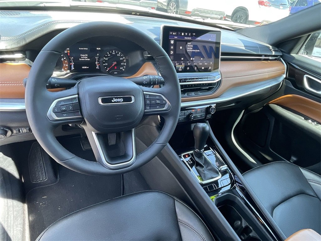 Used 2024 Jeep Compass Limited image 11