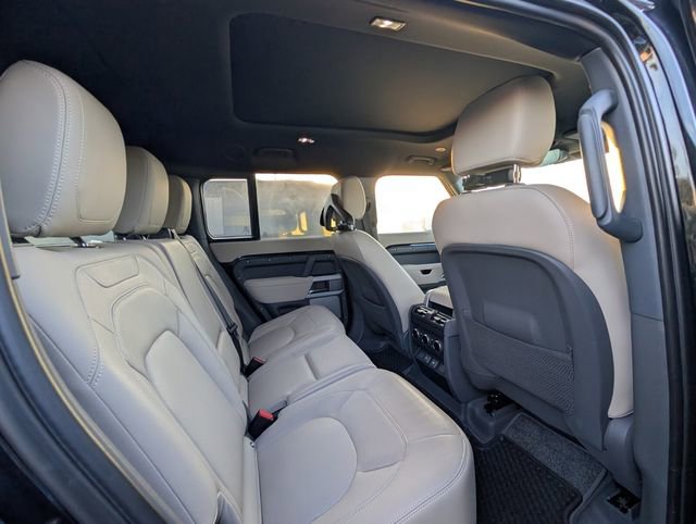 Used 2023 Land Rover Defender 130 SE image 13