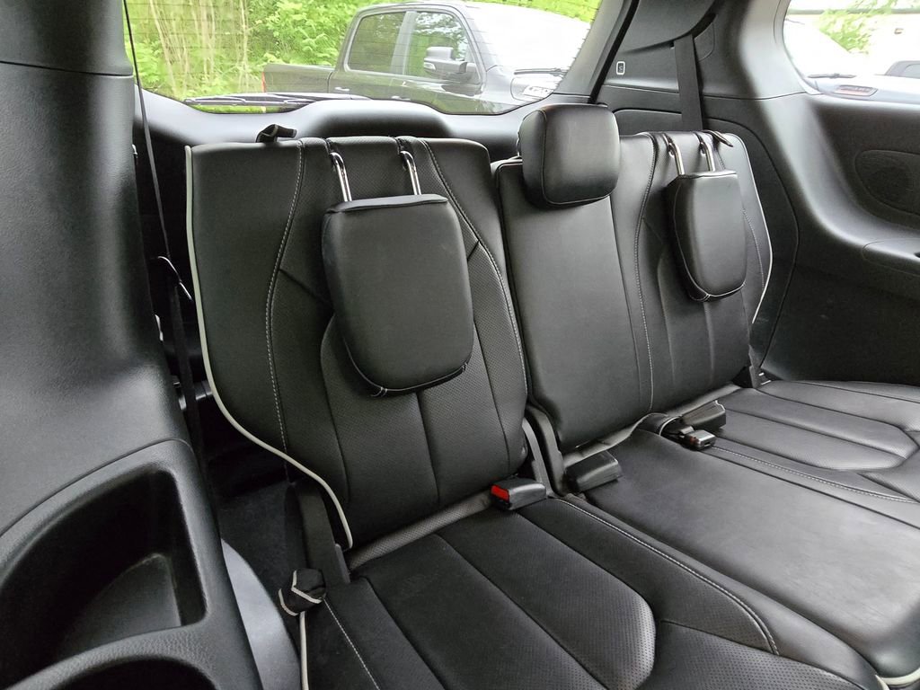 Used 2026 Chrysler Pacifica Limited FWD image 19