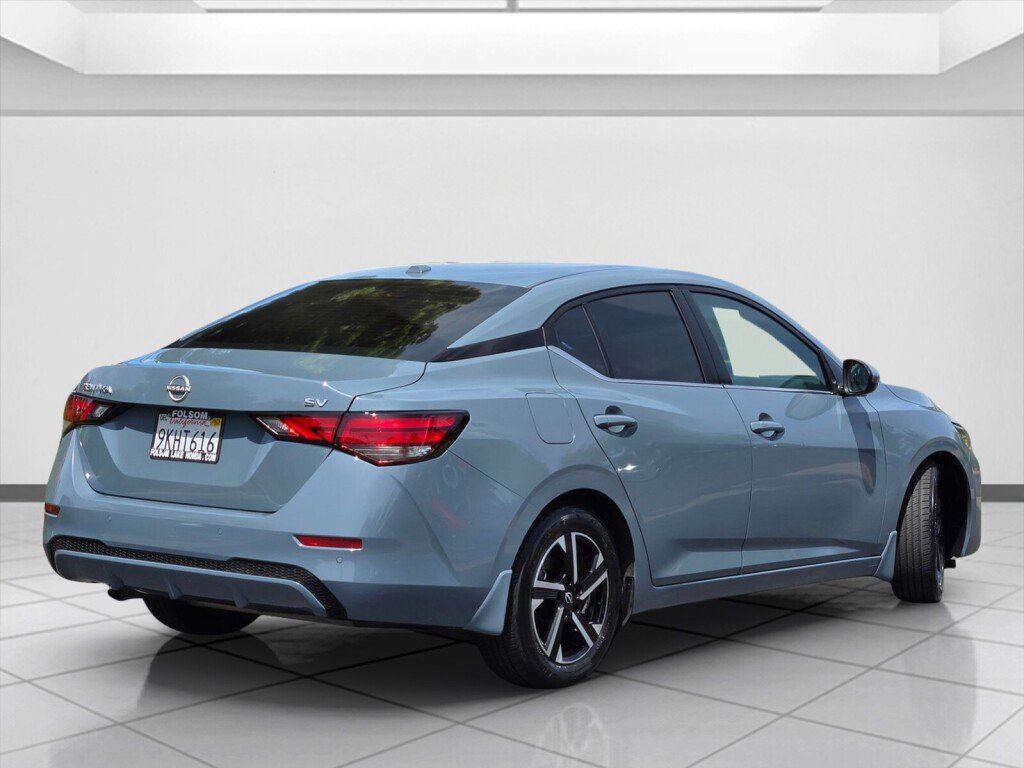 Used 2024 Nissan Sentra SV FWD image 5