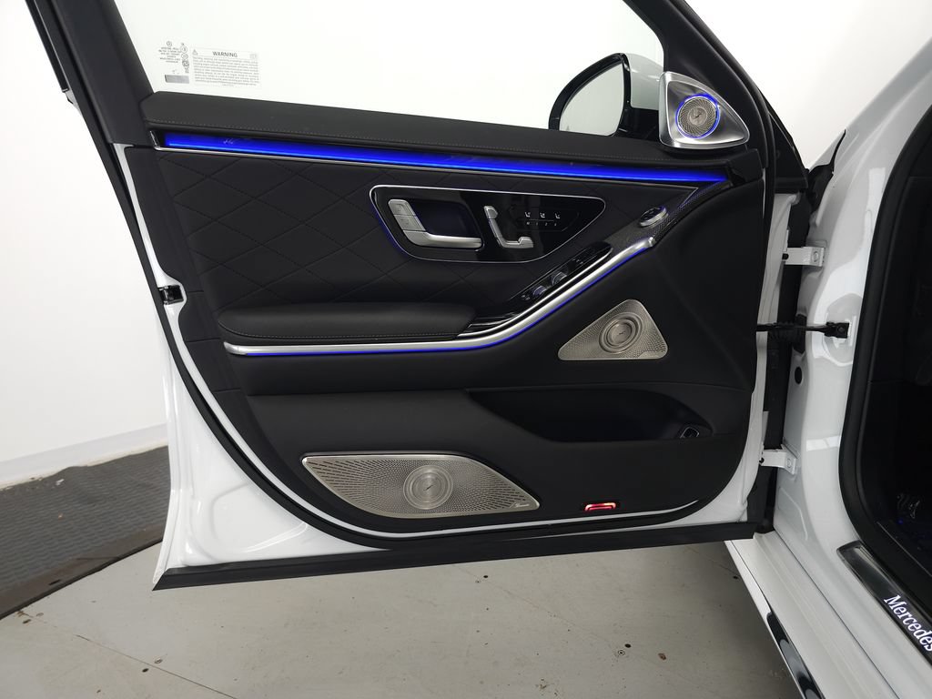 Used 2025 Mercedes-Benz S 580e 4MATIC Sedan image 5