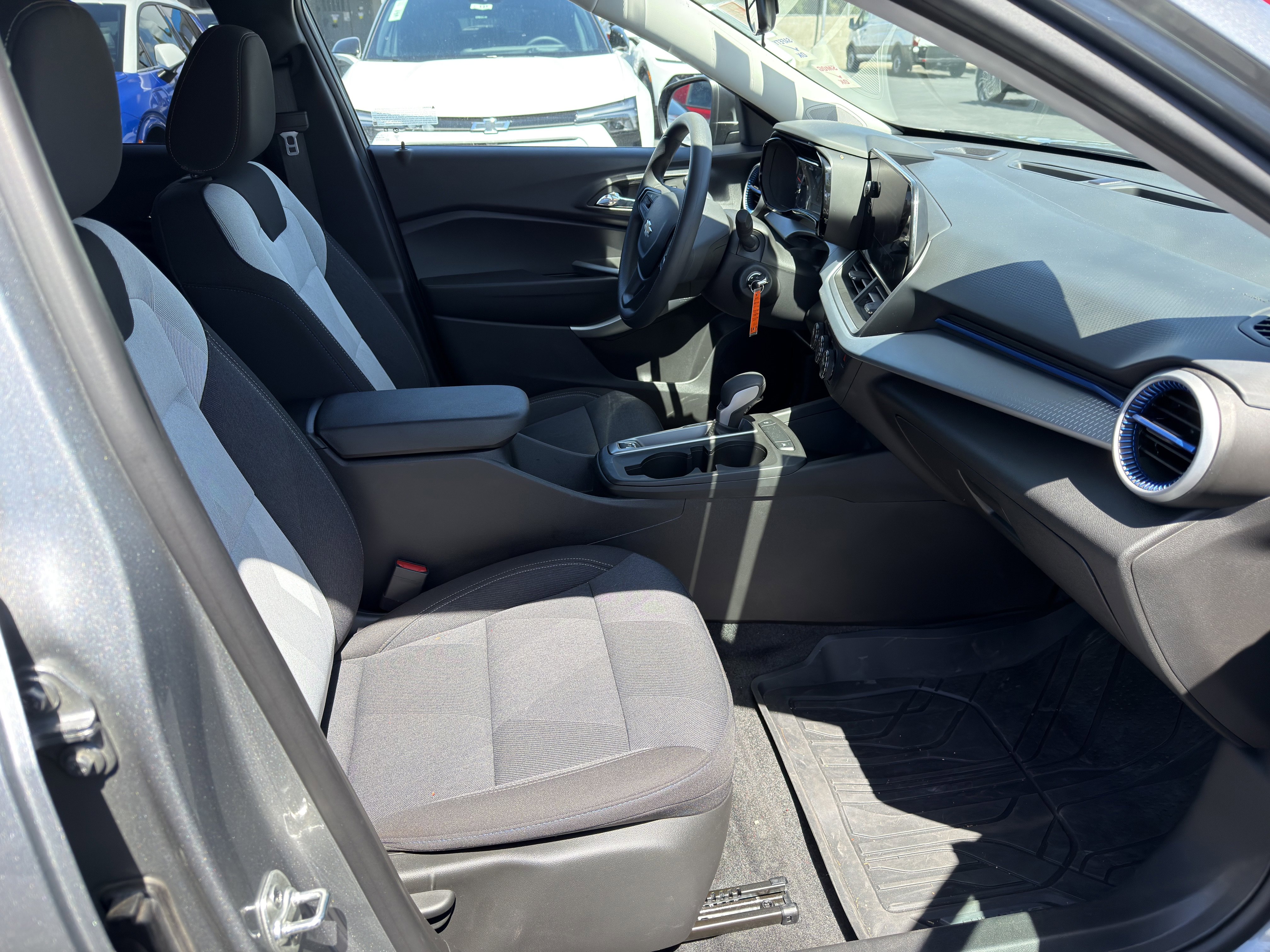 Used 2025 Chevrolet Trax LS FWD image 10