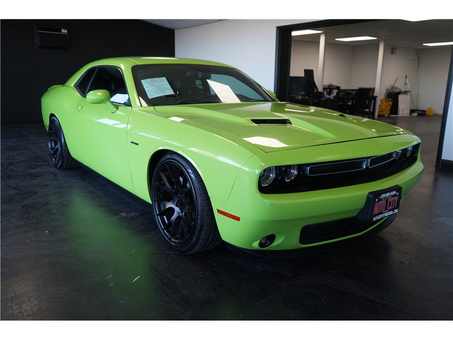 Used 2015 Dodge Challenger R/T Plus RWD image 9