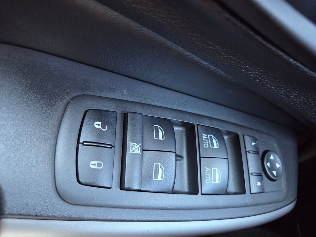 Used 2021 Jeep Cherokee Latitude Plus FWD image 19