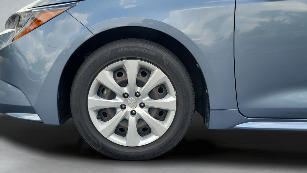 Used 2021 Toyota Corolla LE FWD image 4