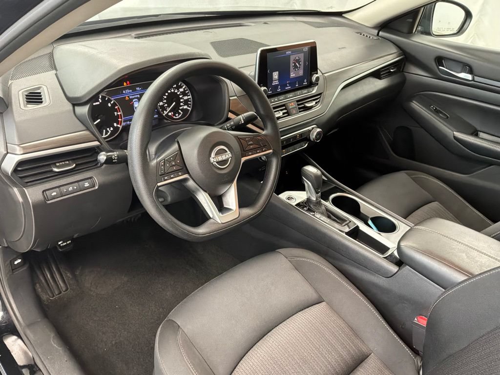 Used 2024 Nissan Altima 2.5 SV FWD image 15