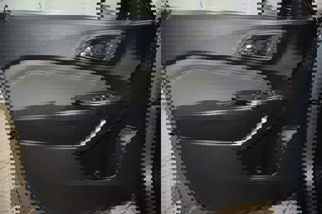 New 2026 Chevrolet Trax ACTIV w/ Sunroof Package FWD image 44