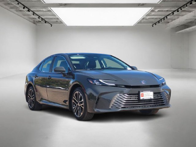 Used 2025 Toyota Camry XLE w/ Premium Package AWD/4WD image 8