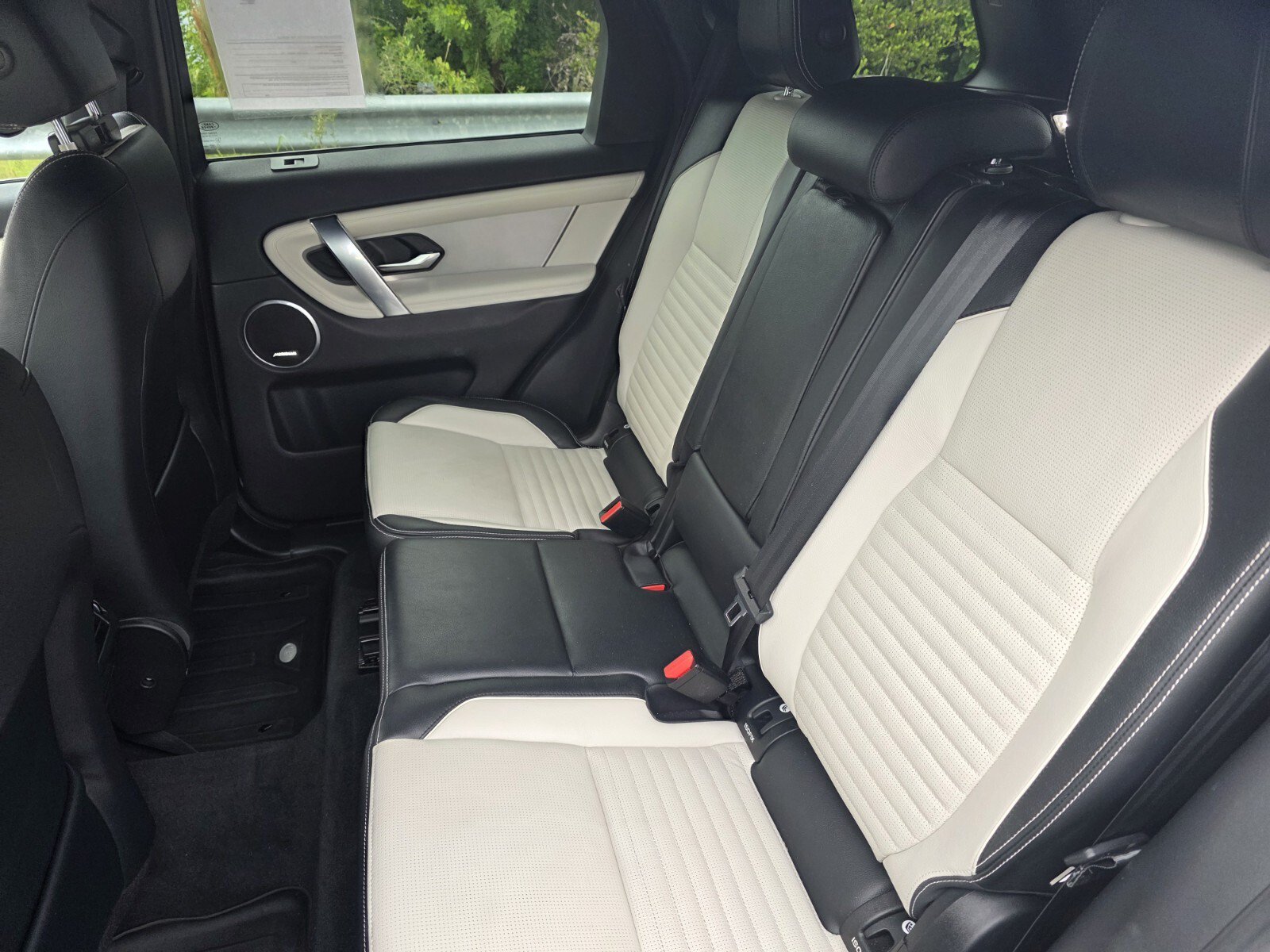 Used 2021 Land Rover Discovery Sport SE R-Dynamic AWD/4WD image 15