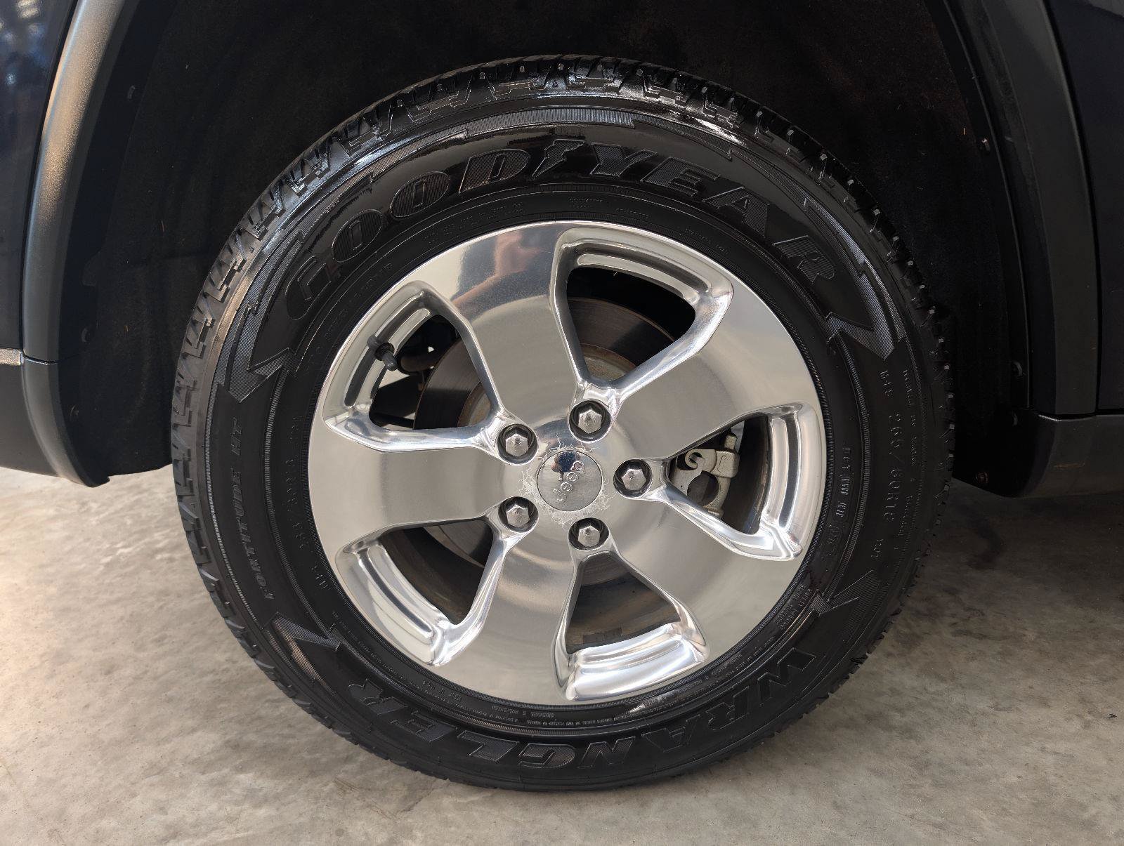 Used 2011 Jeep Grand Cherokee Overland AWD/4WD image 53