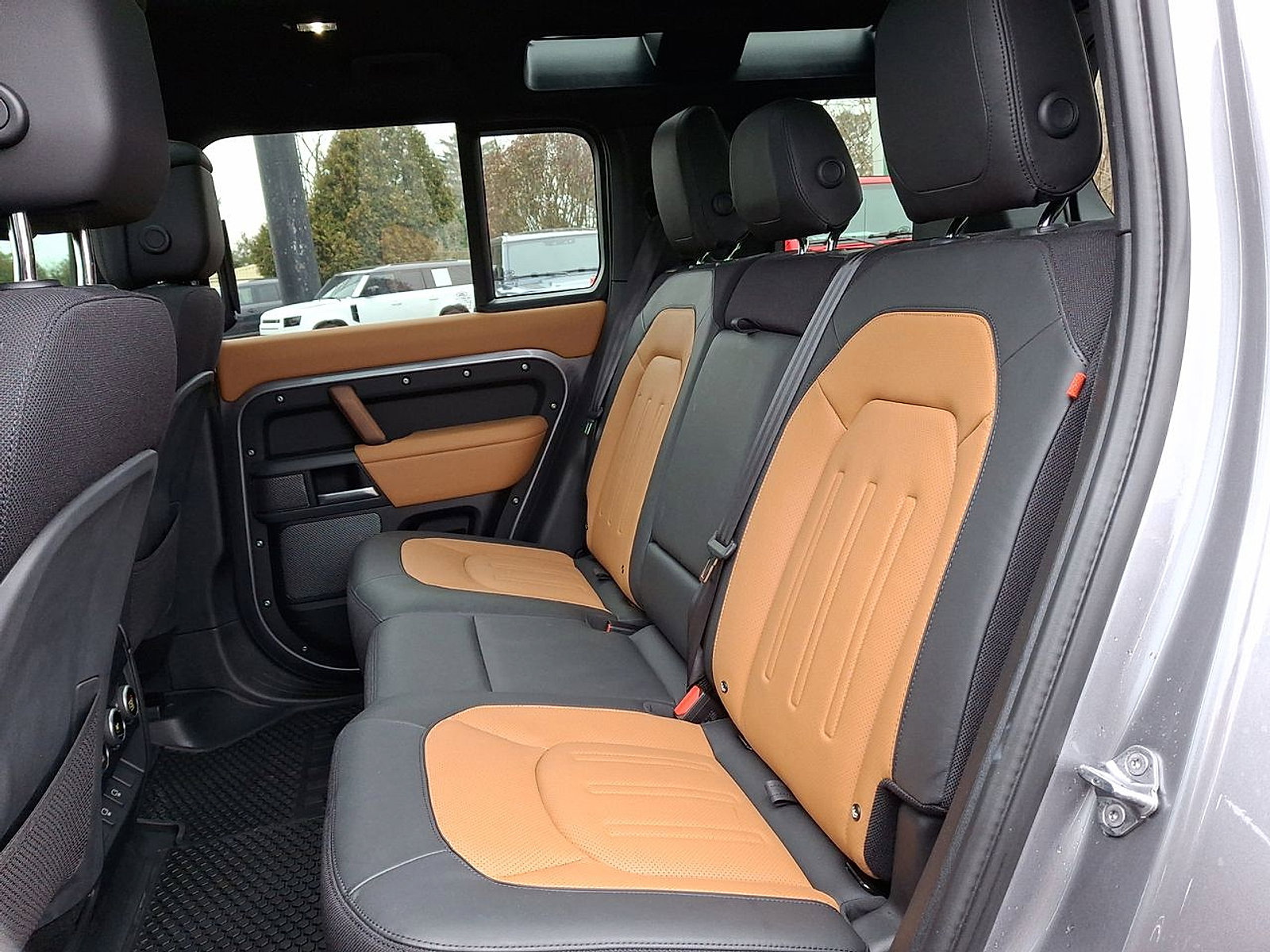 Certified 2024 Land Rover Defender 110 X image 28