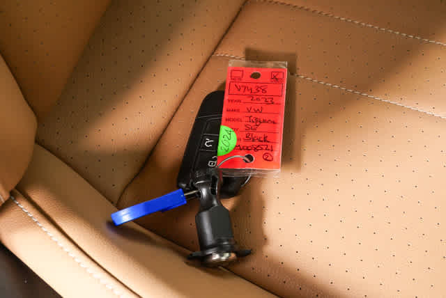 Certified 2024 Volkswagen Tiguan SE FWD image 40