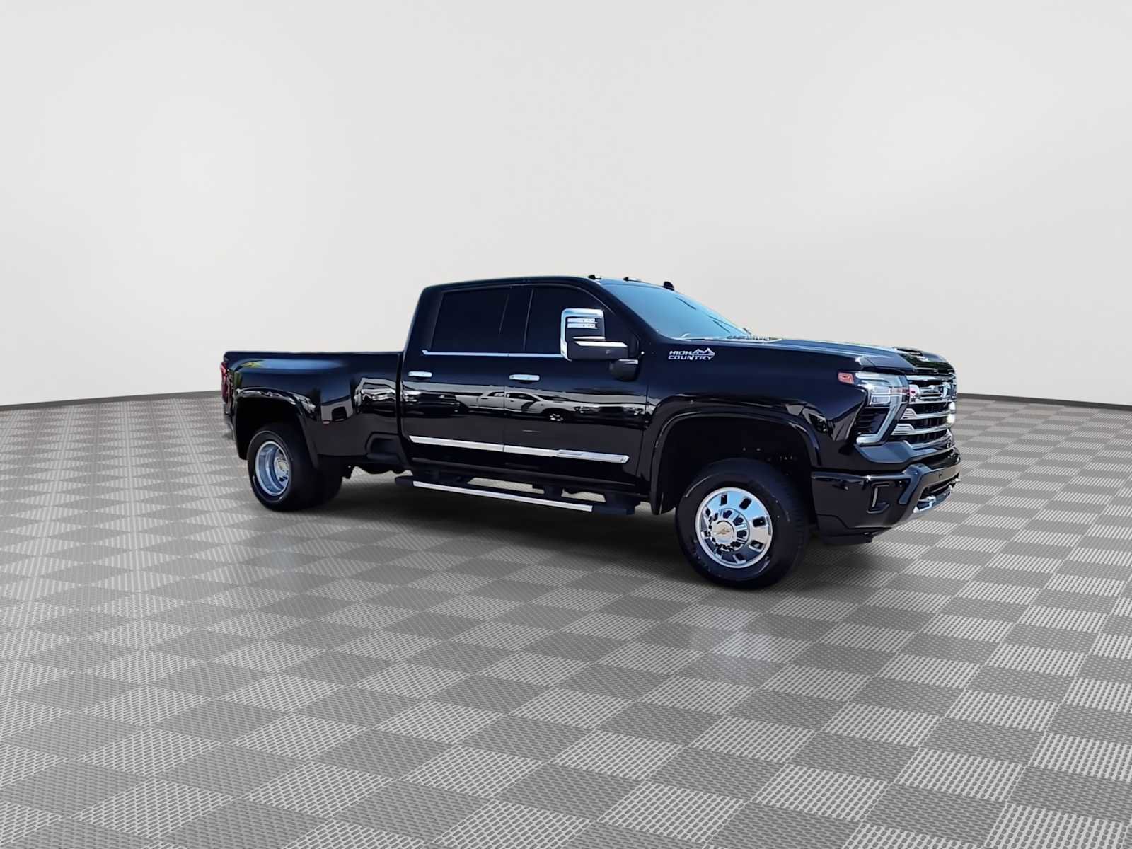 Used 2024 Chevrolet Silverado 3500 High Country w/ High Country Premium Package AWD/4WD image 2